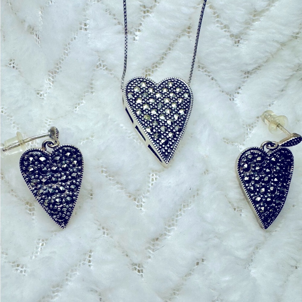 Sparkling heart necklace and matching earrings 18 inches